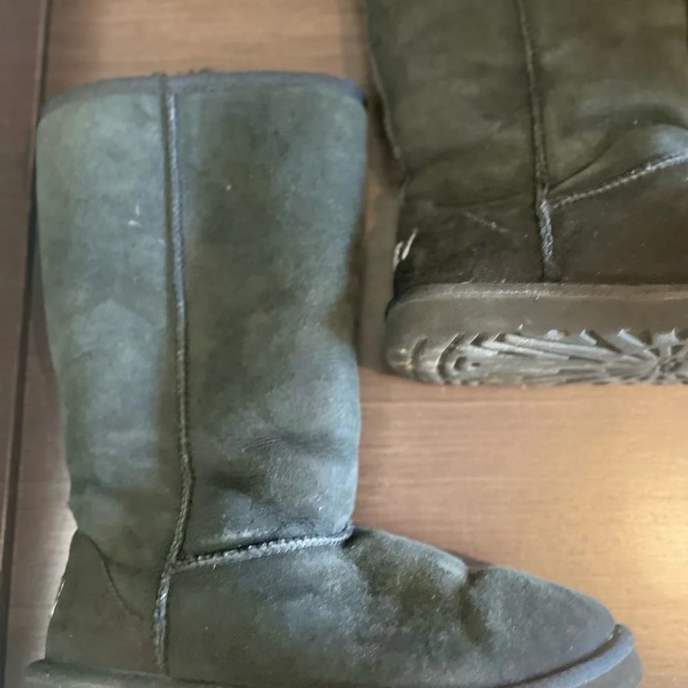 UGG midrise black boots